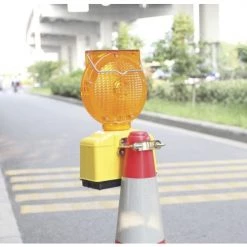 Lampe de chantier solaire Taliaplast clignotante automatique - 500204 8 Lampe de chantier solaire Taliaplast clignotante automatique - 500204 -Pas Cher Materiel de chantier Magasin AFD 175572